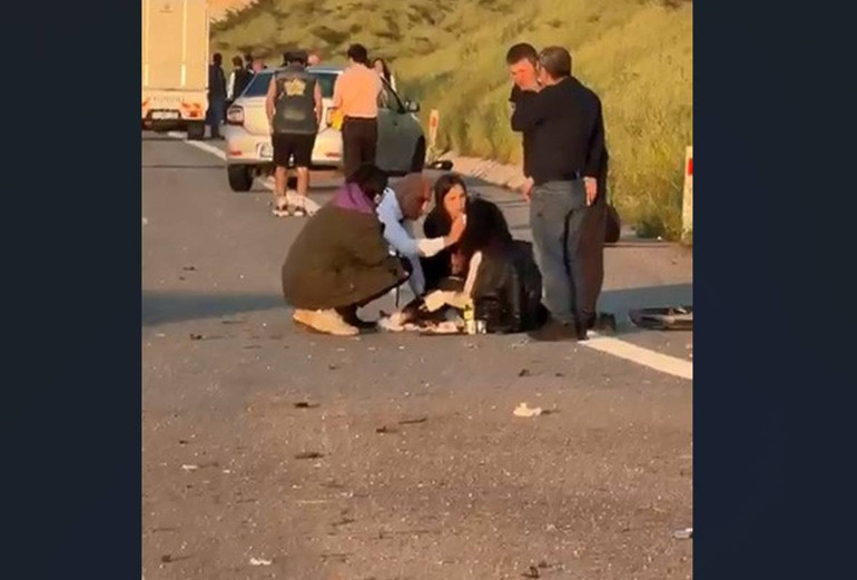 Otobüs şoförü uyudu, muavin kapıdan düşerek yaralandı