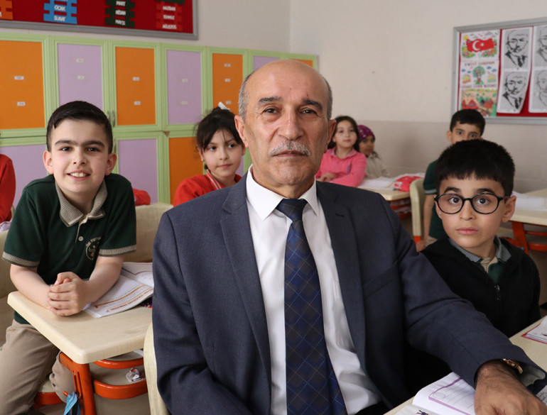 Dede ile torun aynı sınıfta