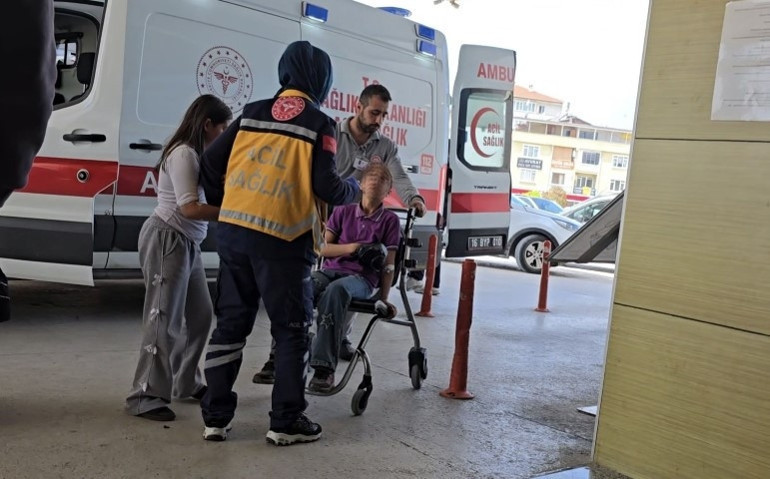  Marketten alıp yiyen 28 öğrenci hastaneye kaldırıldı