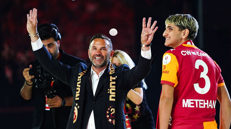 Şampiyon Galatasaraydan 4x4lük kutlama
