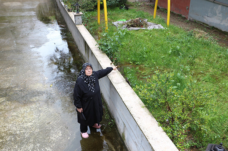  Komşular evlerini boşalttı