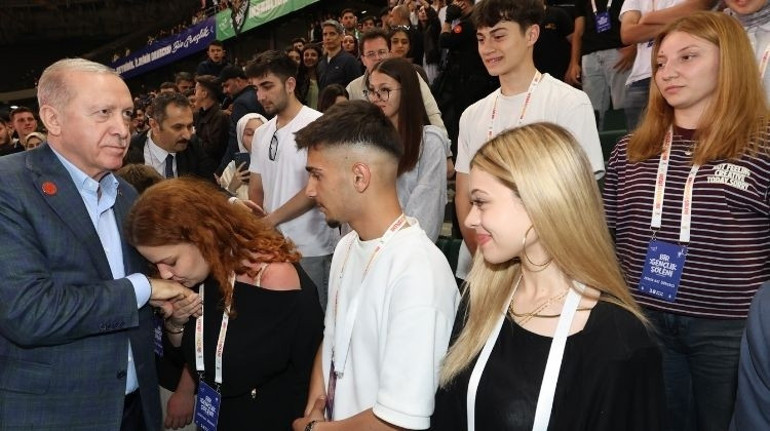 Bir milletin lokomotifi gençlerdir