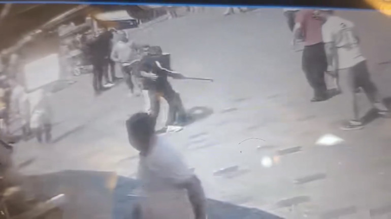 Yer: Taksim Esnafı sindireceklerini sandılar: Sopalarla gelip tekme tokat dayak yediler