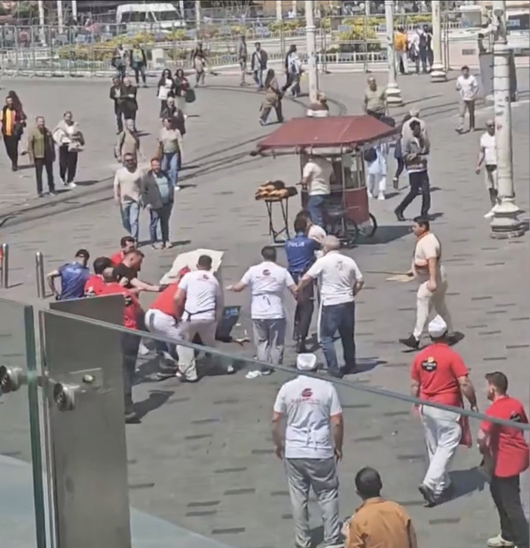 Yer: Taksim Esnafı sindireceklerini sandılar: Sopalarla gelip tekme tokat dayak yediler