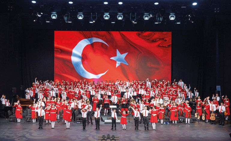 260 kişilik çocuk orkestra ve korosu 19 Mayıs’ta sahneye çıkıyor