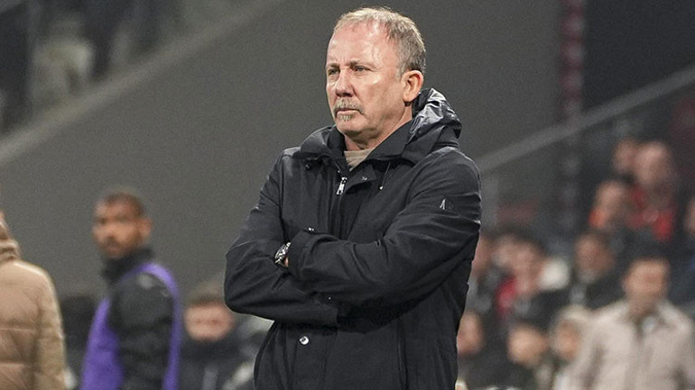 Beşiktaşta kritik görüşme Sergen Yalçın gönderiliyor mu