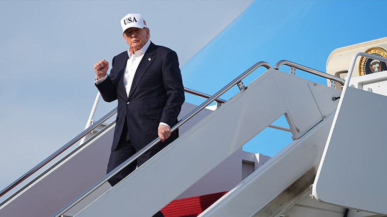 Trumpın Çin ziyaretinde kriz üstüne kriz Beyaz Saray görevlisi ezildi... Hediyeler çöpe gitti