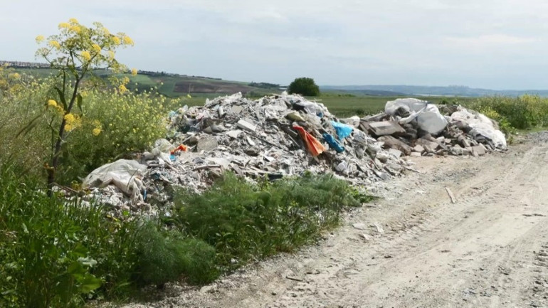 İstanbulda skandal görüntü Kimseden çekindikleri yok... Köy sakinleri isyan etti | Kameraların olduğu yerde bile aynı vandallığı sergiliyorlar