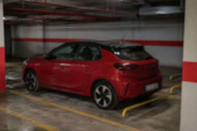 Sıfır kilometre elektrikli araç aldı; kullandığı ilk gün neye uğradığını şaşırdı 1 yıldır çözülemeyen arıza için firmaya dava açtı