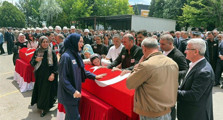Acılı bir eş, acılı bir evlat | Şehitlerimize son veda: Cenazede kahreden anlar