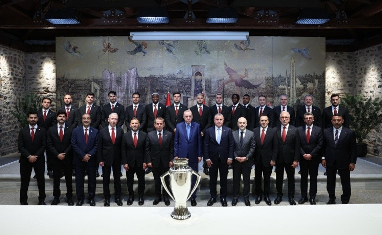 Cumhurbaşkanı Erdoğan, Süper Lig şampiyonu Galatasarayı kabul etti