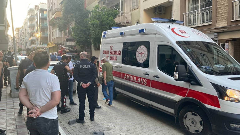 Samuray kılıcıyla sokakta dehşet saçtı… Genç kız etkisiz hale getirdi