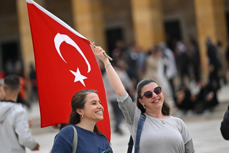 81 ilden gençler Anıtkabirde: 19 Mayıs Atatürkü Anma, Gençlik ve Spor Bayramı coşkuyla kutlanıyor