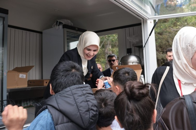 Bakan Göktaş, devlet himayesindeki sporcu gençlerle buluştu