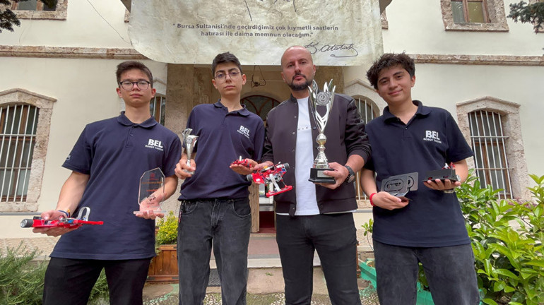 143 yıllık lisenin robot takımı dünya 2’ncisi oldu
