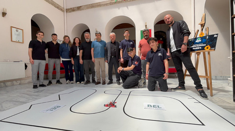 143 yıllık lisenin robot takımı dünya 2’ncisi oldu