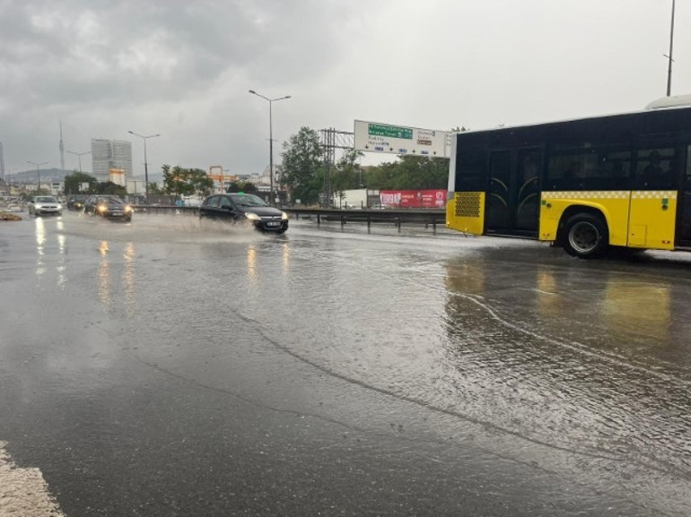Kuvvetli ve gök gürültülü sağanak geliyor: Günlerce sürecek | Meteoroloji saat verdi: Yağış ve fırtına uyarısı