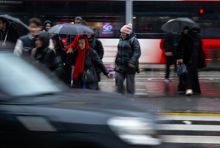 Kuvvetli ve gök gürültülü sağanak geliyor: Günlerce sürecek | Meteoroloji saat verdi: Yağış ve fırtına uyarısı