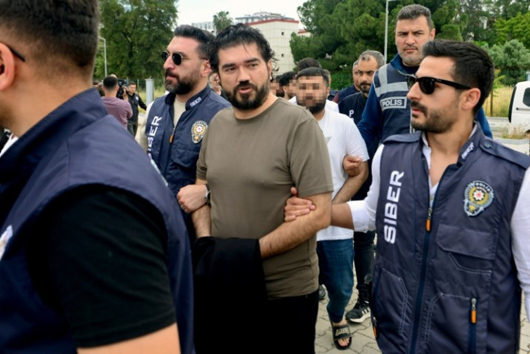 Rasim Ozan Kütahyalının nasıl gözaltına alındığı ortaya çıktı: Şifresi kırılan telefon ele vermiş... Akın Abilerinin düğüne gelmesi beklenmiş