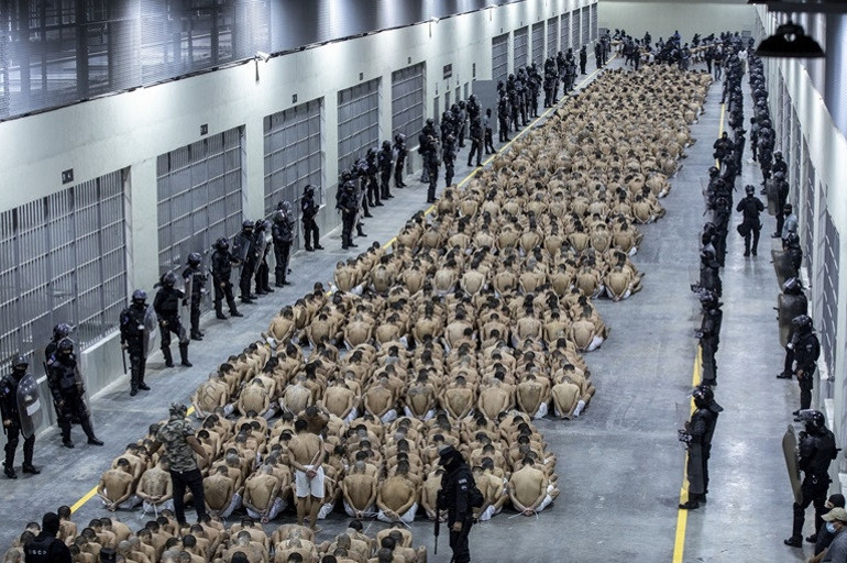  ‘Burası yaşayan ölüm’ İçeride gördükleri şoke etti