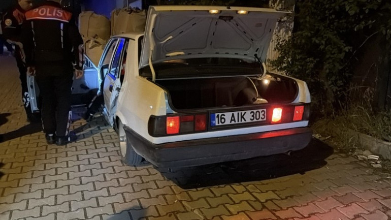 Ters kelepçe ile gözaltına alındılar