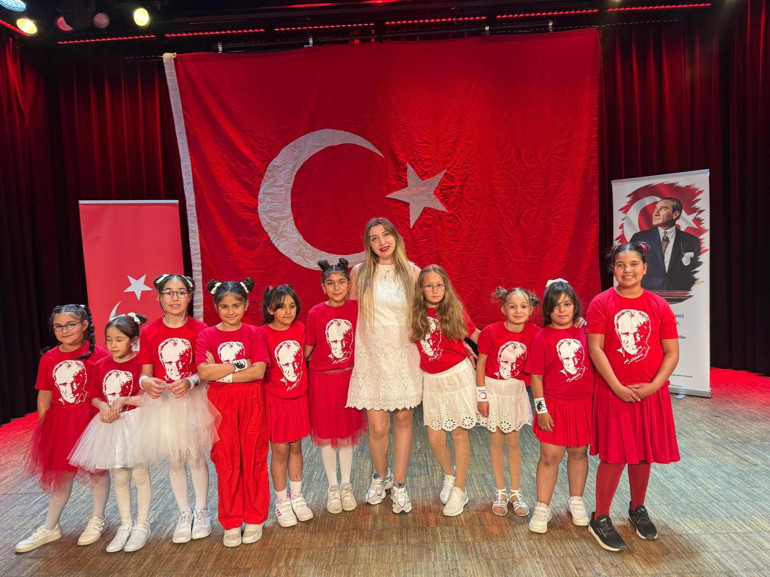 Landshut’ta çifte bayram coşkusu salona sığmadı