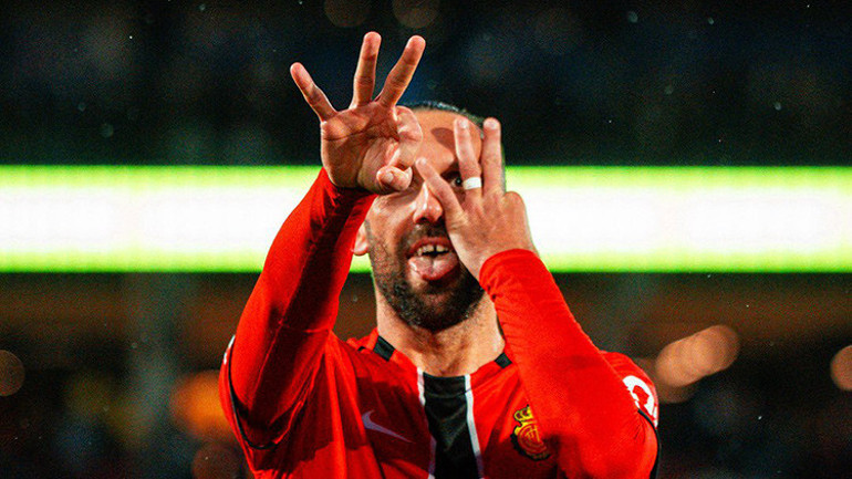 Galatasaraydan Vedat Muriqi bombası Okan Buruk telefonla aradı