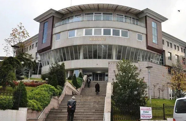 Akçakoca Belediye Başkanı Fikret Albayrak, gözaltına alındı
