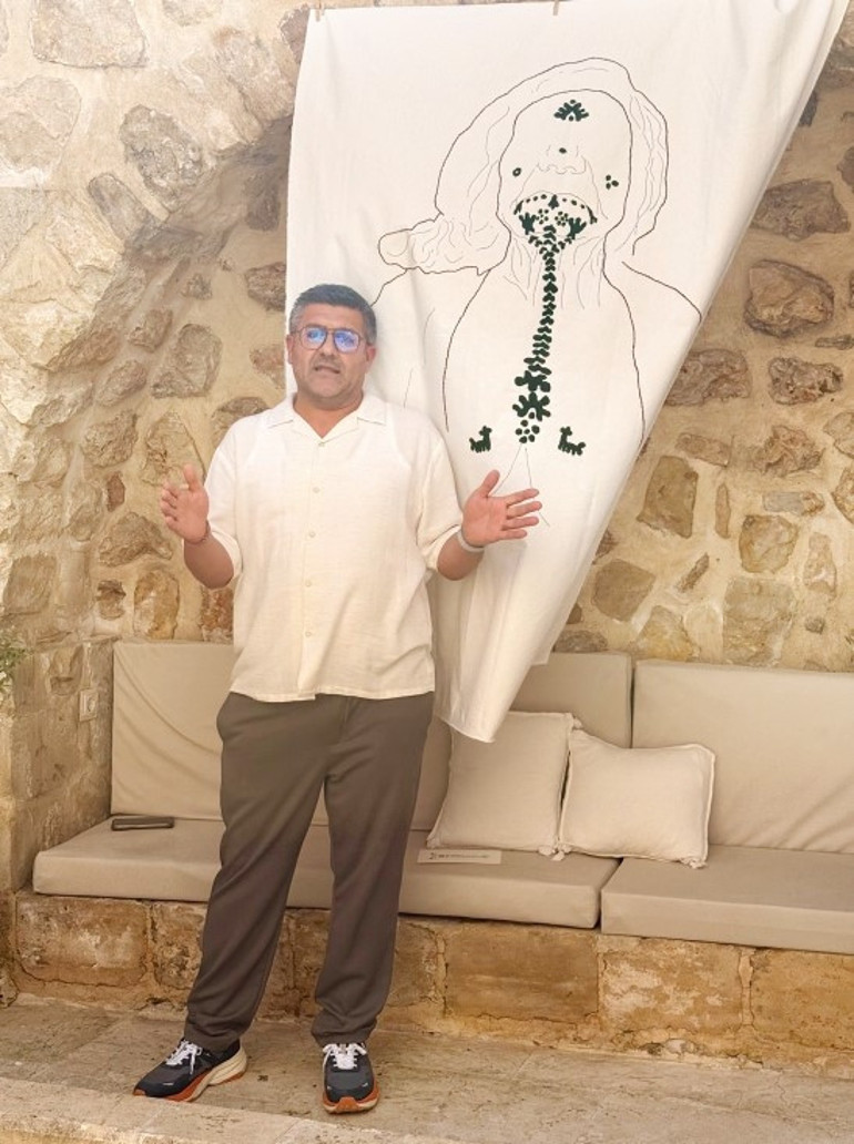 Uzakları yakın eden bienaller
