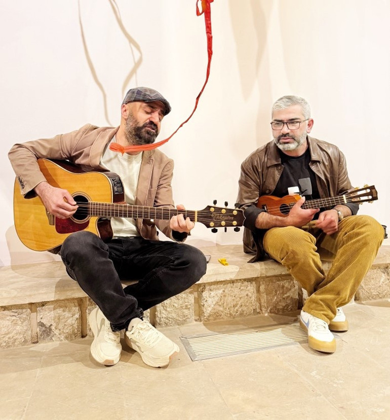 Uzakları yakın eden bienaller