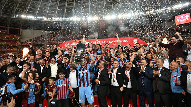 Trabzonsporun kupa zaferi sonrası açıkladı Tarihi bir dönüm noktasıydı Takımın yarısından fazlası