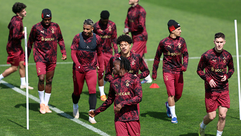 Galatasarayda 10+4 kuralı sonrası karar verildi 3 oyuncu kesin ayrılıyor