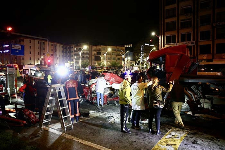 Giresunda tır iki otomobile çarptı: 5 kişi öldü, 6 kişi yaralandı