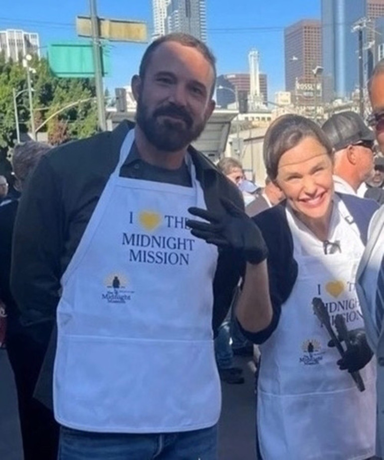 Bir örnek giyinmek pişmanlık ateşini söndürür mü Aldatıp üstüne bir evlilik bile yaptı... Candan seven eski karısından kopamadı