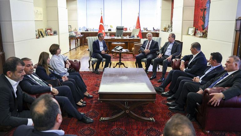 Özgür Özelin yanındayız