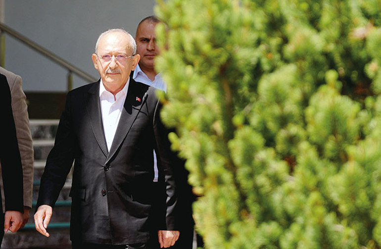 Nihilizme sürüklenen bir kitle