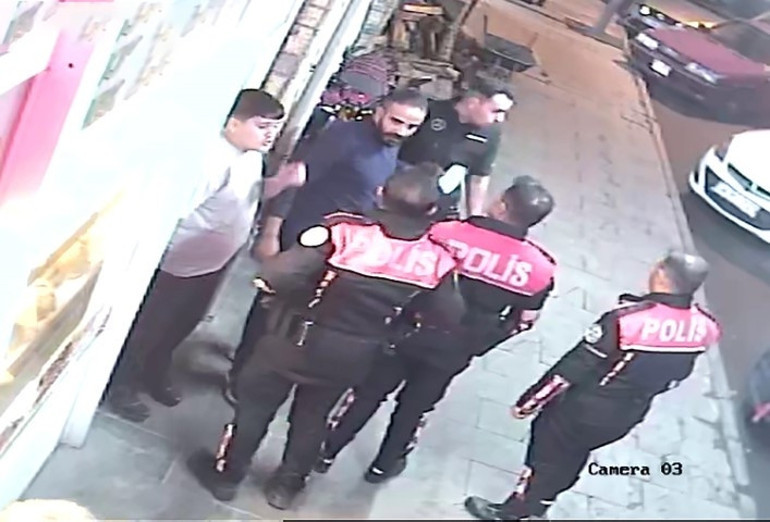 Yıkanıp tahriş olduğunu iddia ettiler: Fırıncıya saldırı kamerada