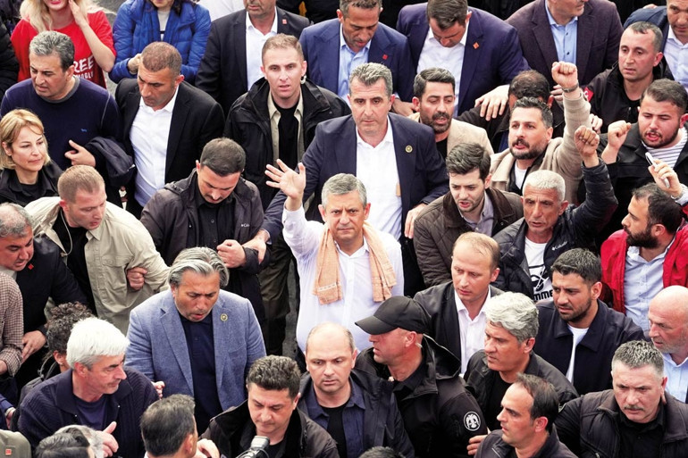 Yolsuzluk ve rüşvetle İmamoğlu’nun kullandığı ‘hançer’ olarak şaibeyle geldi, polisle gitti