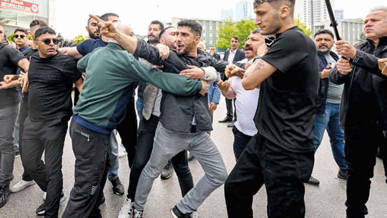 CHP Genel Merkezi’nde polisle tahliye