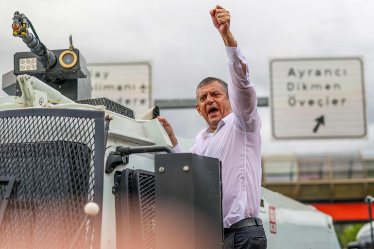 CHP Genel Merkezi’nde polisle tahliye