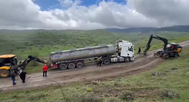 Bayram trafiğinden kaçıp köy yoluna giren sürücülere büyük şok