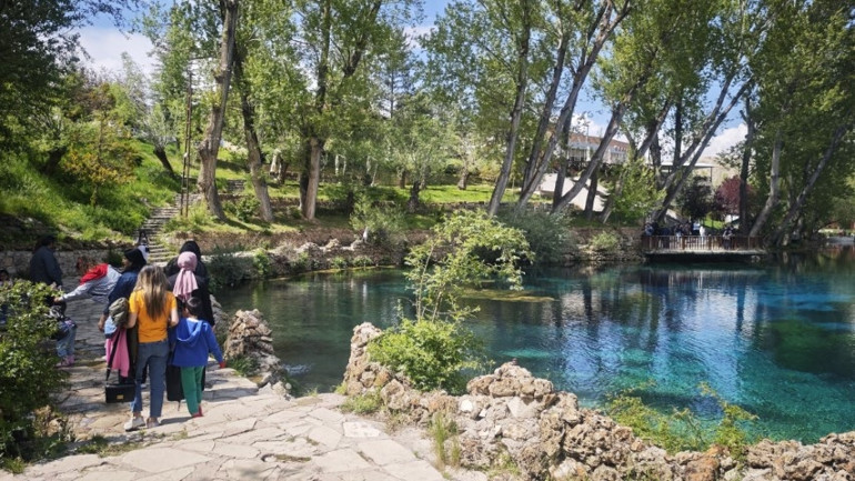 Gelip görenler hayretler içinde kalıyor... Burası Allahın bir lütfu | Anadolunun nazar boncuğuna ziyaretçi akını
