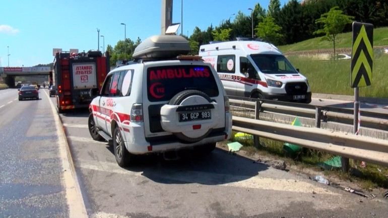Yanan araçtaki sürücüyü vatandaşlar kurtardı