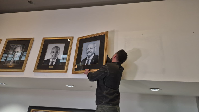 Kemal Kılıçdaroğlu’nun resmi yeniden CHP’de