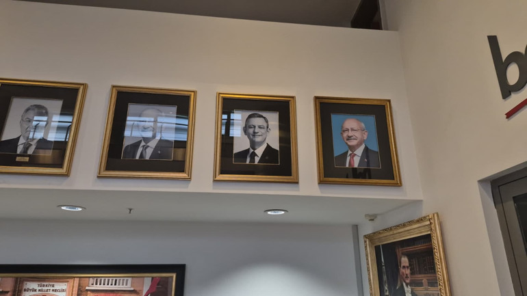 Kemal Kılıçdaroğlu’nun resmi yeniden CHP’de