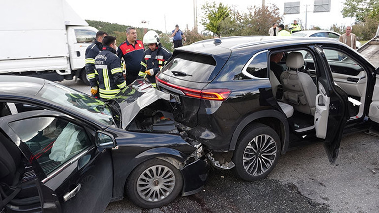 Antalya Kavşağı’nda 5 aracın karıştığı zincirleme kaza: 5 yaralı
