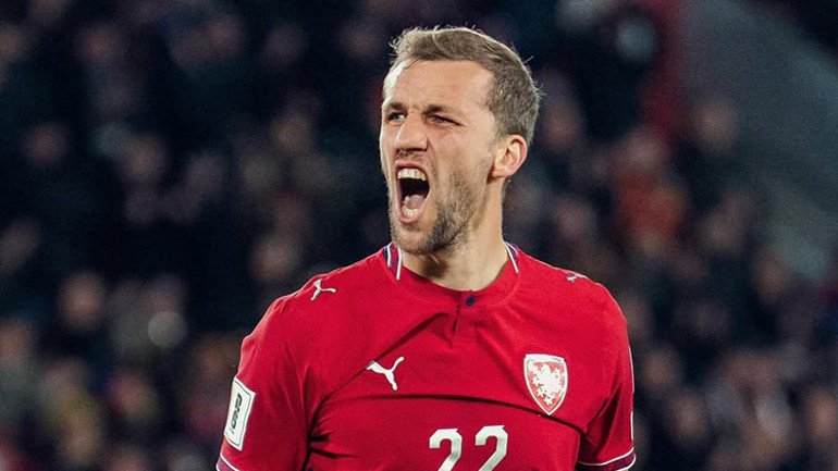 Galatasaraya Premier Ligden orta saha