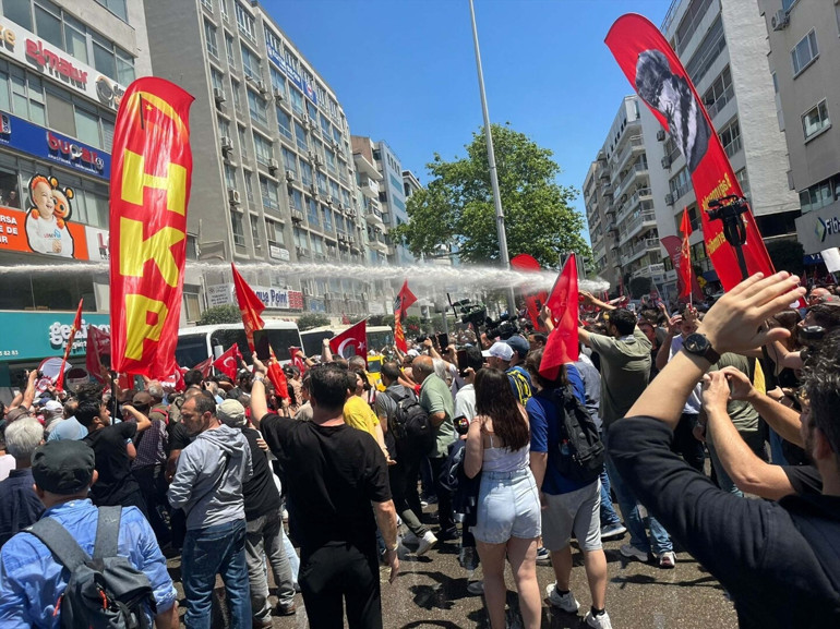 İzmirde Özgür Özelin mitingi öncesi gerginlik