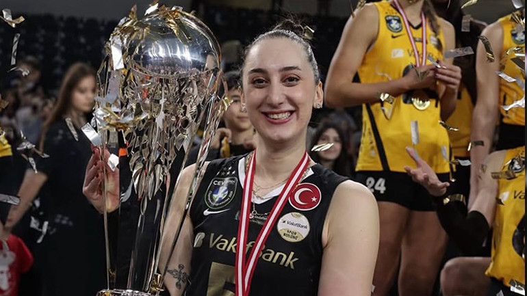 VakıfBank’tan Ayça Aykaça veda Zehra Güneş gözyaşlarına boğuldu