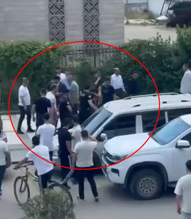  8 kişi yaralandı, 17 kişi gözaltına alındı